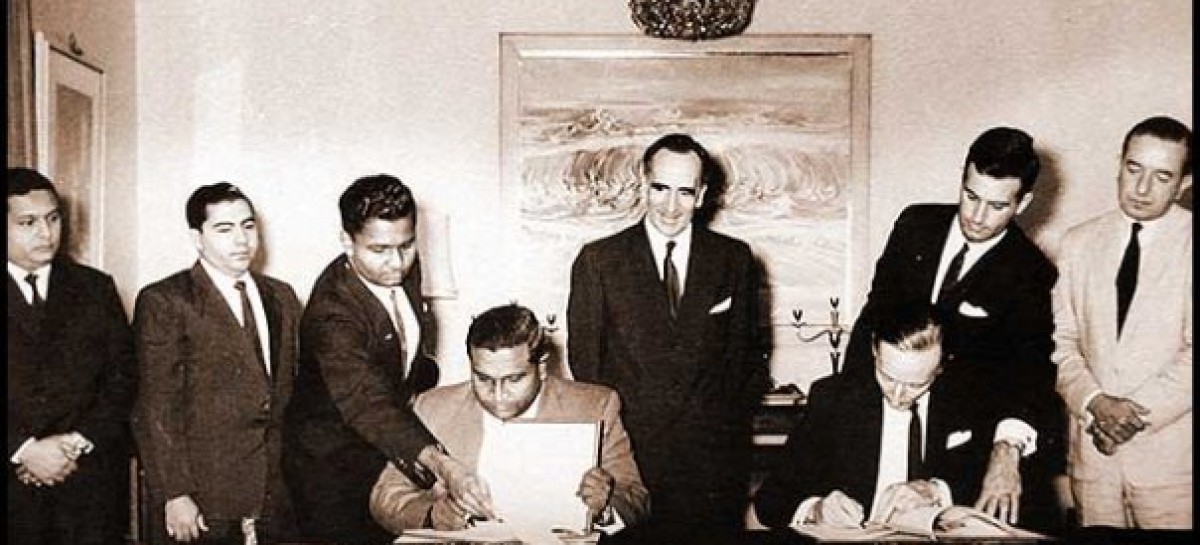 Independence-Signing-Ceremony-1200x545_c